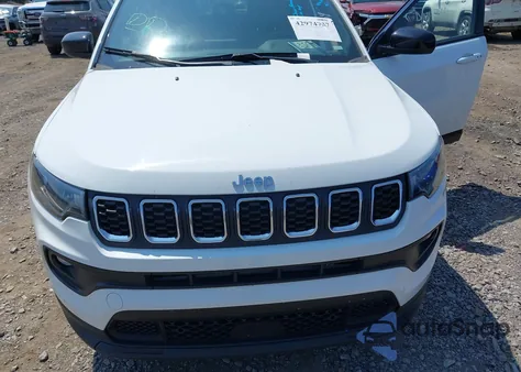 2024 Jeep Compass Latitude 4X4 from USA, damaged, VIN 3C4NJDBN4RT100721